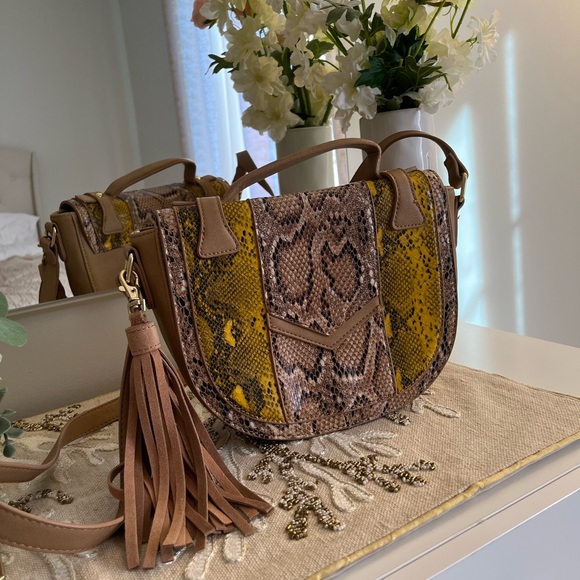 bcbgeneration purse beige and yellow print - Picture 2 of 5